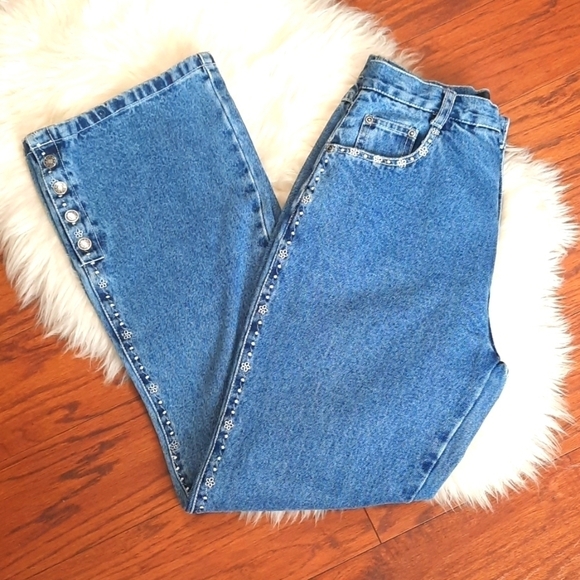 R21 Y2K Highrise Embroidered Button Flare Jeans - Picture 2 of 9